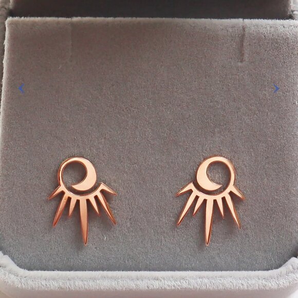 18k Yellow Gold Shining Star Earrings - Picture 2 of 4